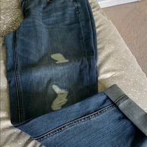 Great fitting girlfriend jeans. Nice stretch!